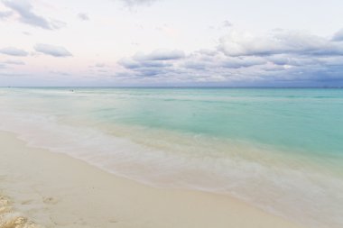 günbatımı caribbean Beach.