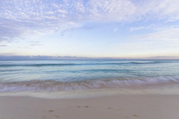Pôr do sol sobre Caribbean Beach . — Fotografia de Stock