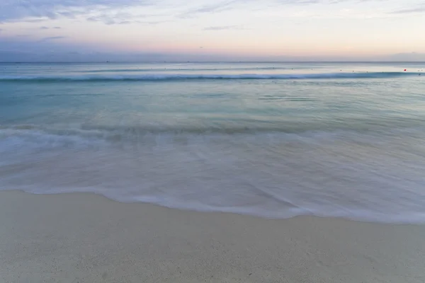 Tramonto sulla spiaggia dei Caraibi . — Foto Stock