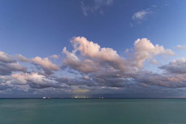 Sunset on Caribbean beach. — Stock Photo, Image
