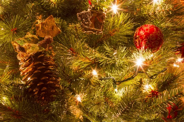 Dekoration am Weihnachtsbaum. — Stockfoto