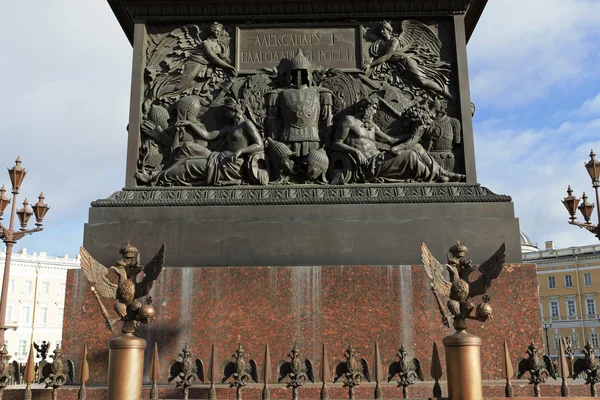 Die Alexandersäule auf dem Schlossplatz — Stockfoto