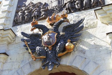 Çift başlı kartal kale kapısı üzerinde