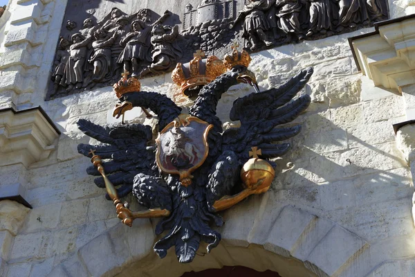 Aquila a doppia testa sul cancello della Fortezza — Foto Stock