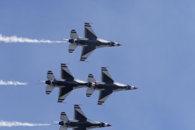USAF Thunderbirds hava Dublörler yapmak