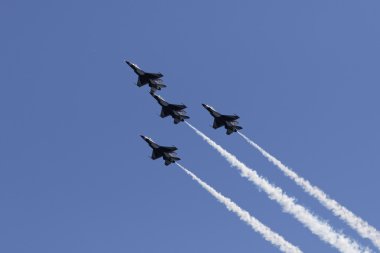 USAF Thunderbirds hava Dublörler yapmak