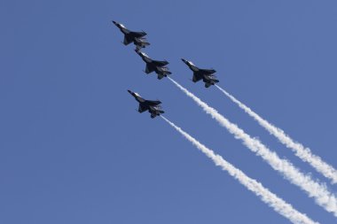 USAF Thunderbirds hava Dublörler yapmak