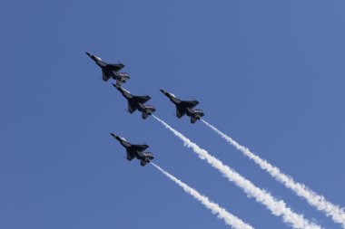 USAF Thunderbirds hava Dublörler yapmak