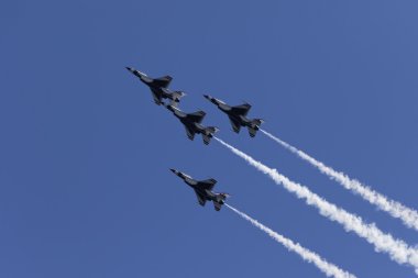 USAF Thunderbirds hava Dublörler yapmak