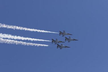 USAF Thunderbirds hava Dublörler yapmak