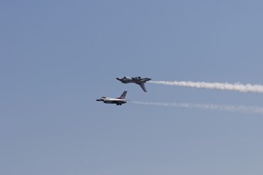 USAF Thunderbirds hava Dublörler yapmak