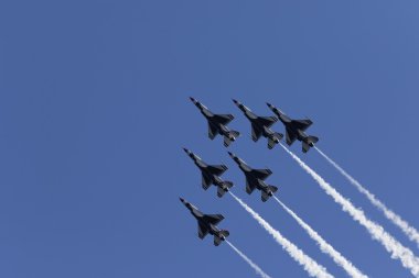 USAF Thunderbirds hava Dublörler yapmak