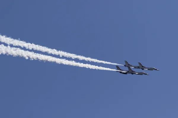 USAF Thunderbirds légi mutatványokat — Stock Fotó