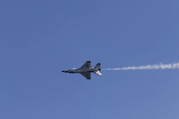 Air Force Thunderbirds Team performing stunts — Stock Photo, Image