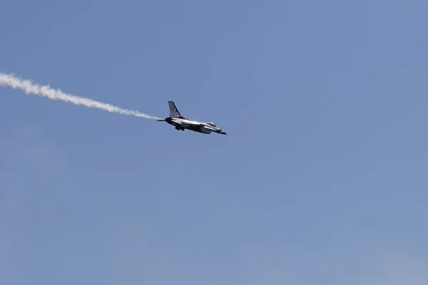 Fuerza Aérea Thunderbirds Team realizando acrobacias —  Fotos de Stock