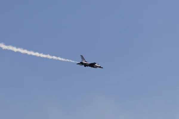 Fuerza Aérea Thunderbirds Team realizando acrobacias —  Fotos de Stock