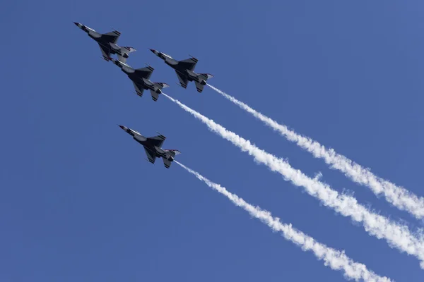 USAF Thunderbirds provádějící letecké akrobacie Stock Fotografie