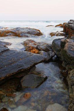 okyanus kayalık sahil