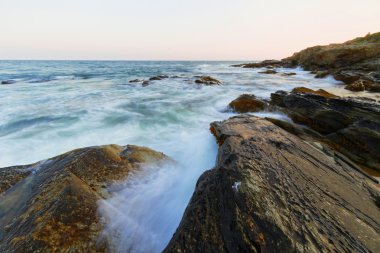 okyanus kayalık sahil