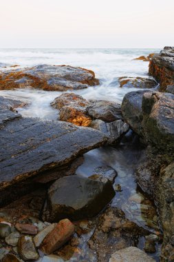 okyanus kayalık sahil