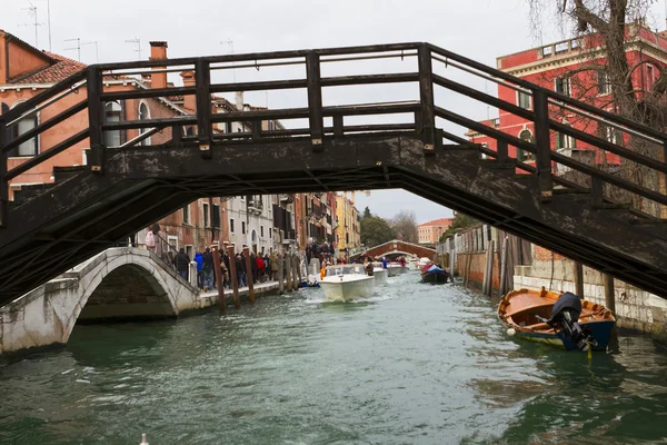 Vue sur la rue de Venise en Italie — Photo