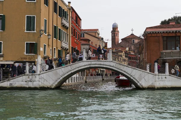 Vue sur la rue de Venise en Italie — Photo