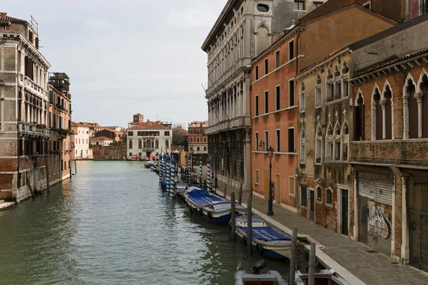 Vistas a la calle de Venecia en Italia — Foto de Stock