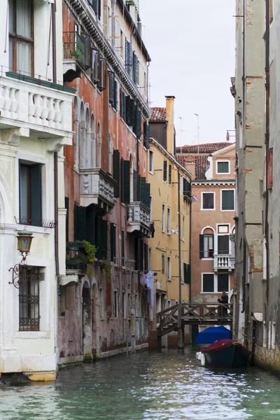 Vue sur la rue de Venise en Italie — Photo