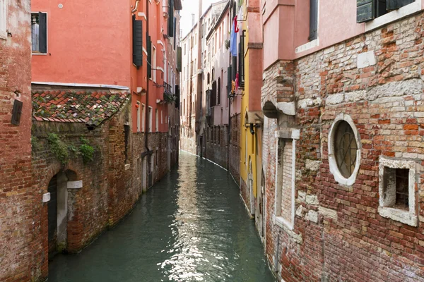 Vue sur la rue de Venise en Italie — Photo