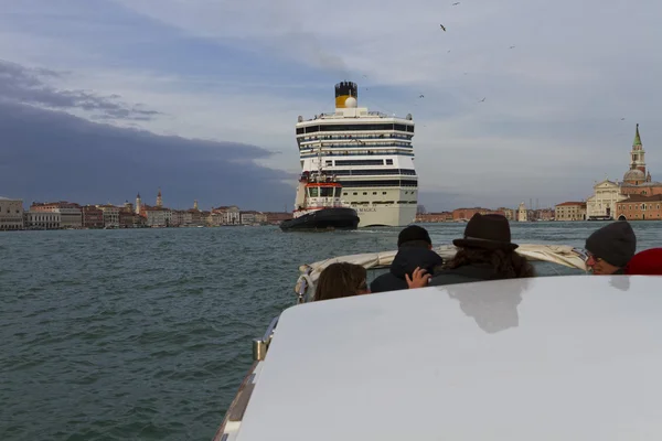 Straßenansichten von Venedig in Italien — Stockfoto