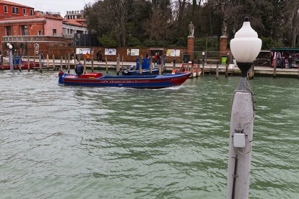 Straat uitzicht op Venetië in Italië — Stockfoto