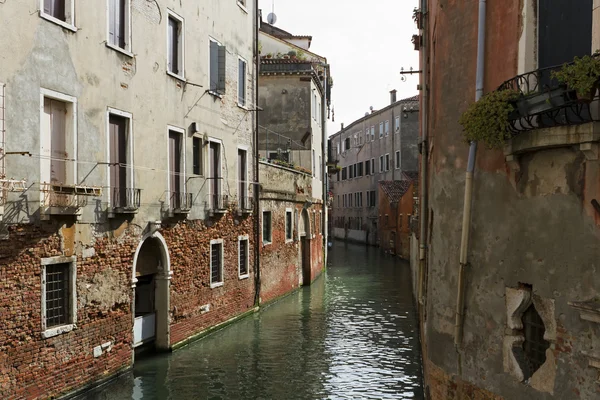 Straat uitzicht op Venetië in Italië — Stockfoto