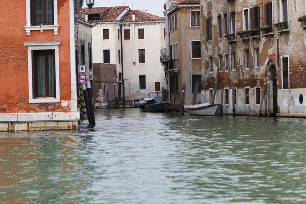 Vistas a la calle de Venecia en Italia — Foto de Stock