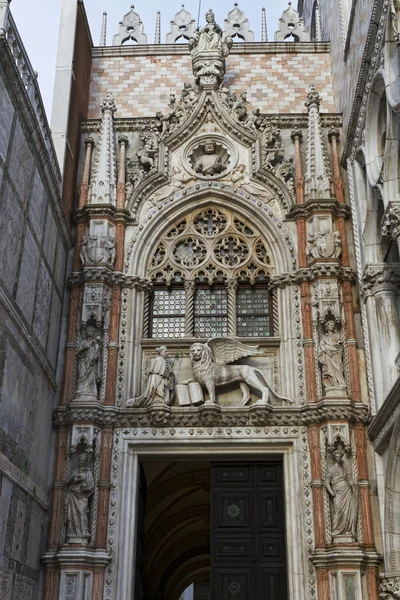 Gatan utsikt över Venedig i Italien — Stockfoto