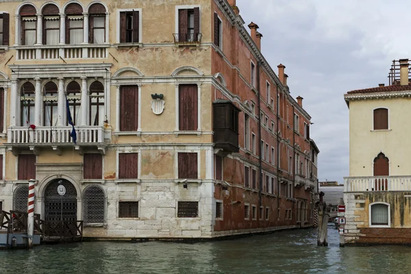 Vue sur la rue de Venise en Italie — Photo