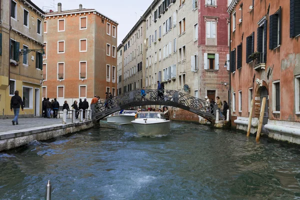 Vedere pe stradă a Veneției în Italia — Fotografie, imagine de stoc