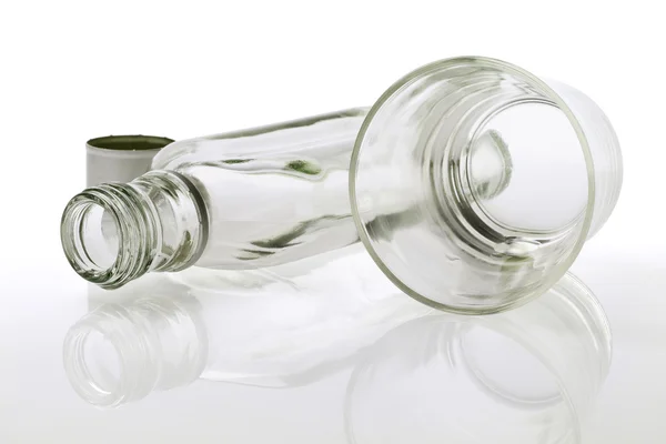 Garrafa vazia de uísque e vidro — Fotografia de Stock