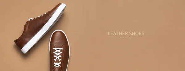 Leren Bruine Heren Sneakers Met Witte Veters Rubberen Zolen Beige — Stockfoto