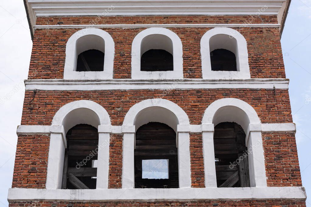 Belarús, Nesvizh 26 de junio de 2021 Plaza de la Iglesia del Corpus