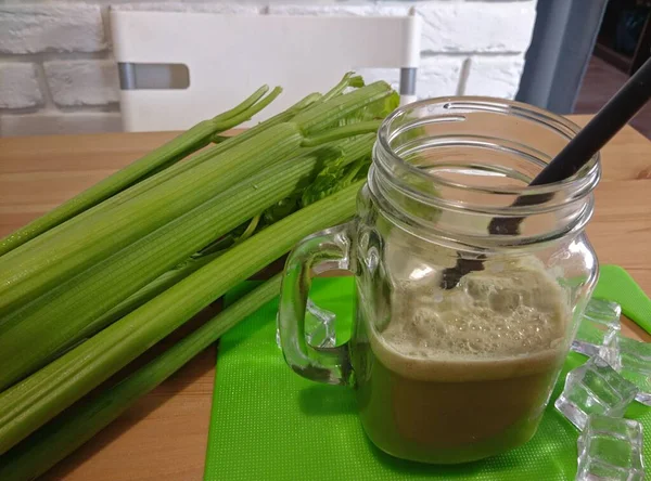 Boisson saine, jus de légumes, tournage en studio — Photo