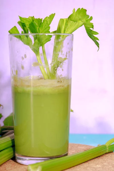 Zdravý nápoj, zeleninový džus, studio shot — Stock fotografie