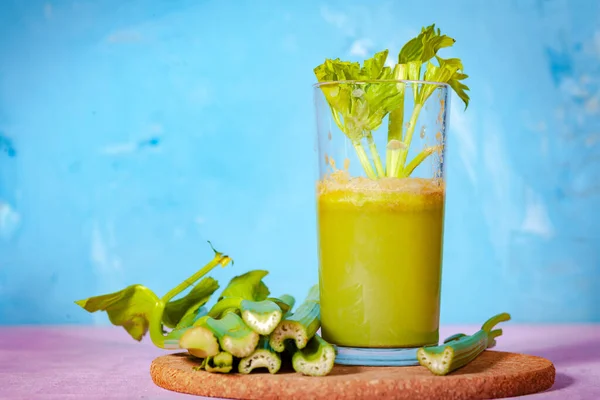 Sehat minuman, jus sayuran, studio ditembak — Stok Foto