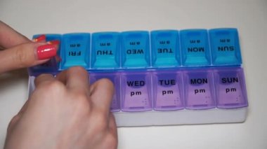 genç kız vitamin her gün tek tek hücreleri dağıtır