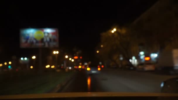 Výlet do města v noci auto — Stock video