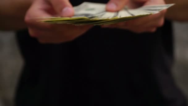 Filmación adolescente mostrando su dinero . — Vídeos de Stock