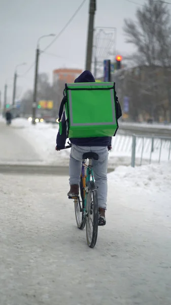 Courier is delivering food with backpack at winter — Stock Photo, Image