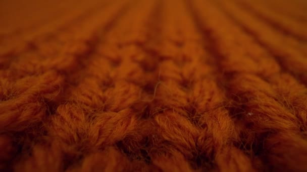 Nahaufnahme roter Stoff gestrickt Textur Hintergrund — Stockvideo