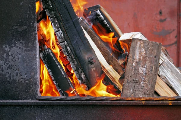 Brandhout branden in mongale — Stockfoto