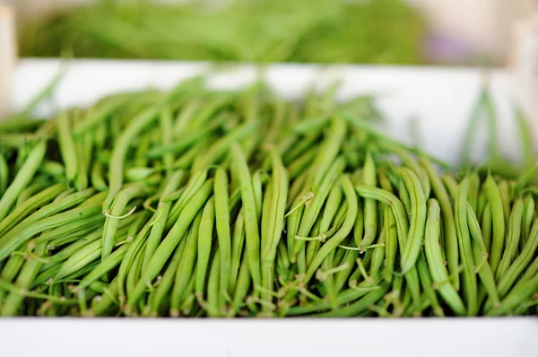 農夫の市場の新鮮な緑の豆 — ストック写真