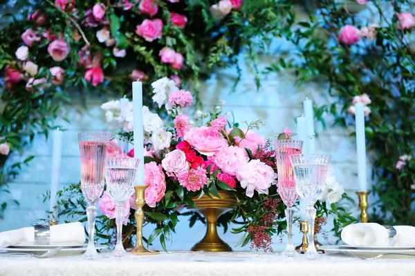 Düğün için küme tablo